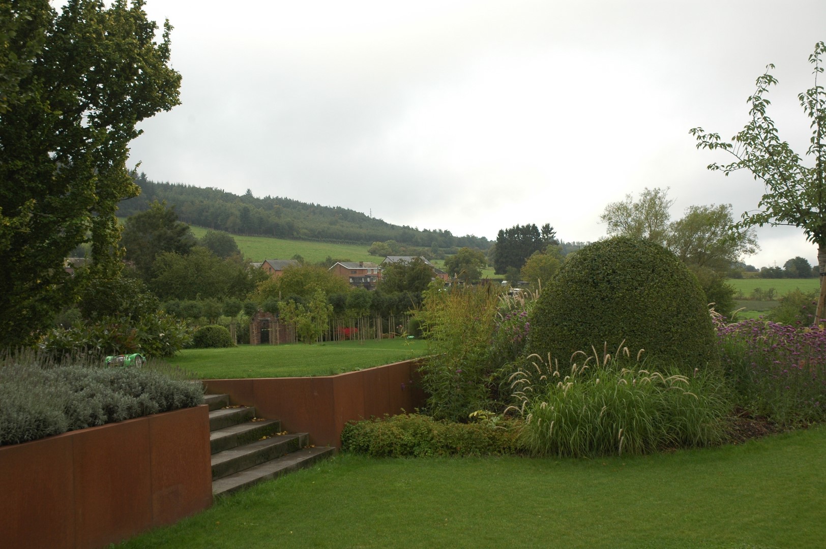 Jardin paysager en province de Luxembourg